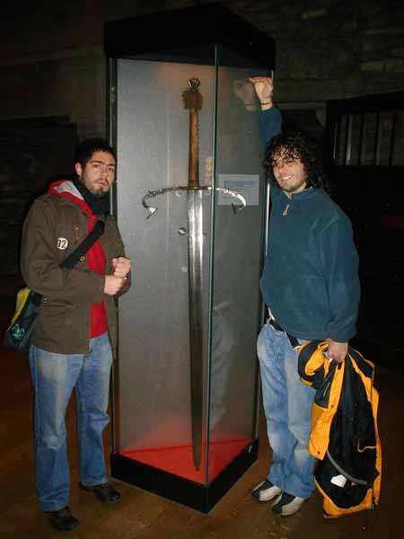 Borricacos los habitantes del castillo si debian ser.