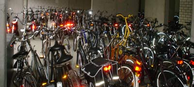 Esto es sólo una parte del cuarto de bicicletas de mi casa...