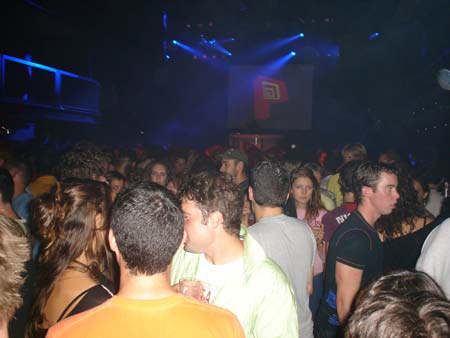 Chavalus Juergus de traca en el Troje.