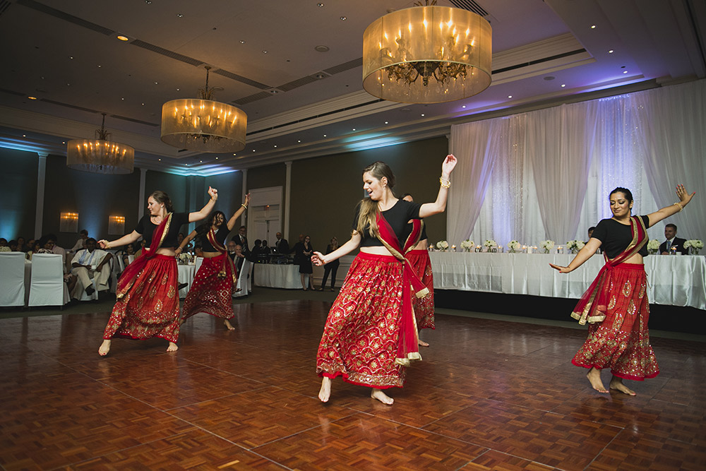 Una de estas bailarinas lo mismo os suena...